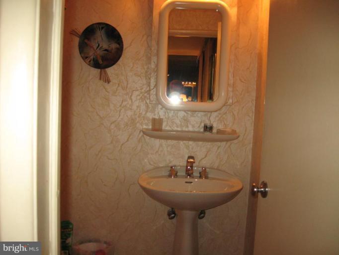 2309 Farringdon Road Baltimore, MD 21209 - Photo 10 of 12 Master Bath #2