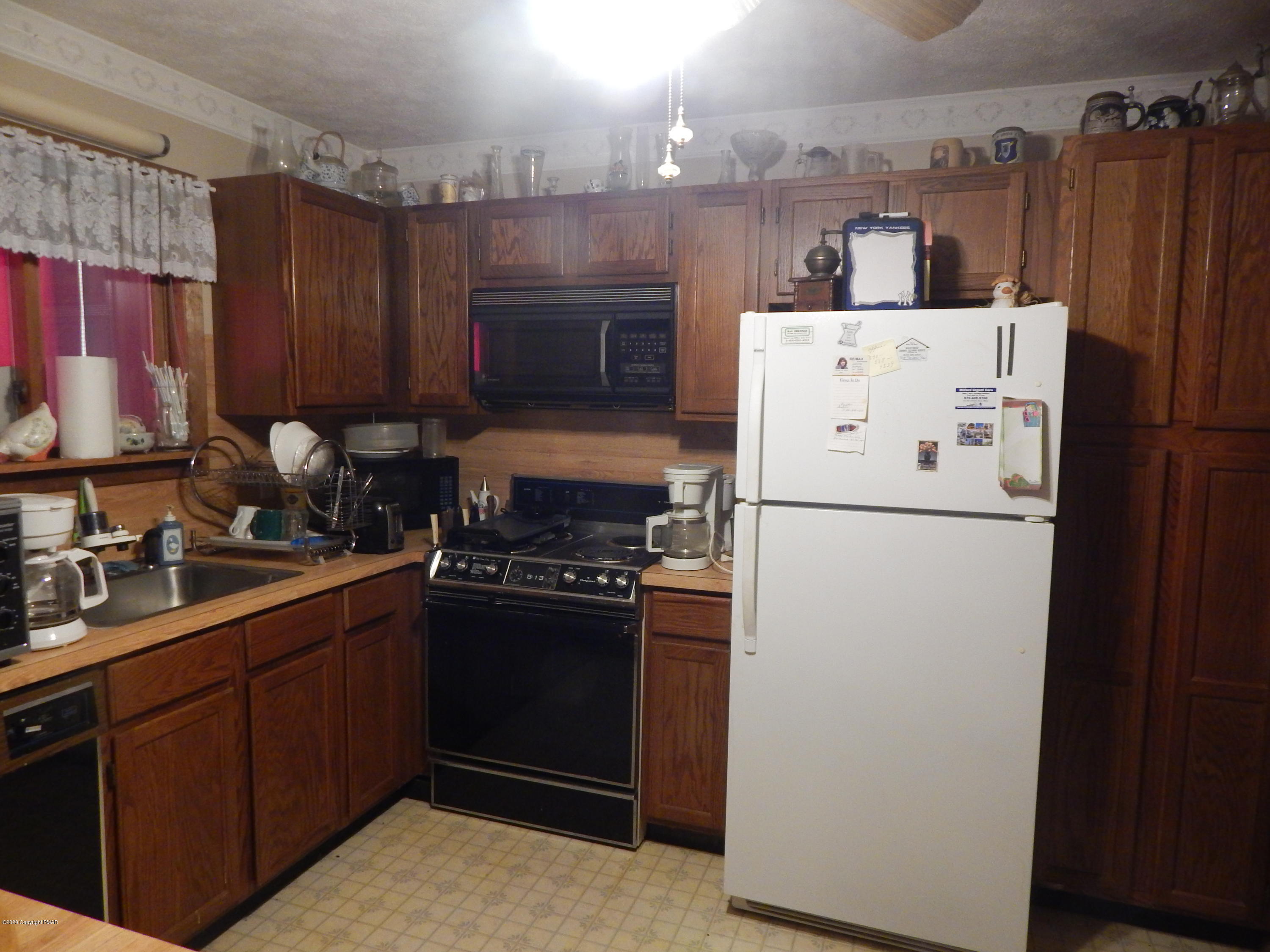 5995 Decker Road Bushkill, PA 18324 - Photo 4 of 11 DSCN9215