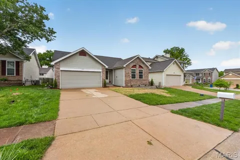 $359,900 | 409 Hunters Crossing Court, Wildwood, MO 63040