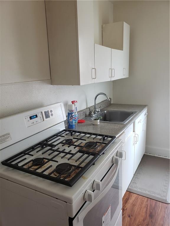 350 Coltart Avenue, Unit 2 Pittsburgh, PA 15213 - Photo 3 of 10 a stove top oven sitting inside of a kitchen