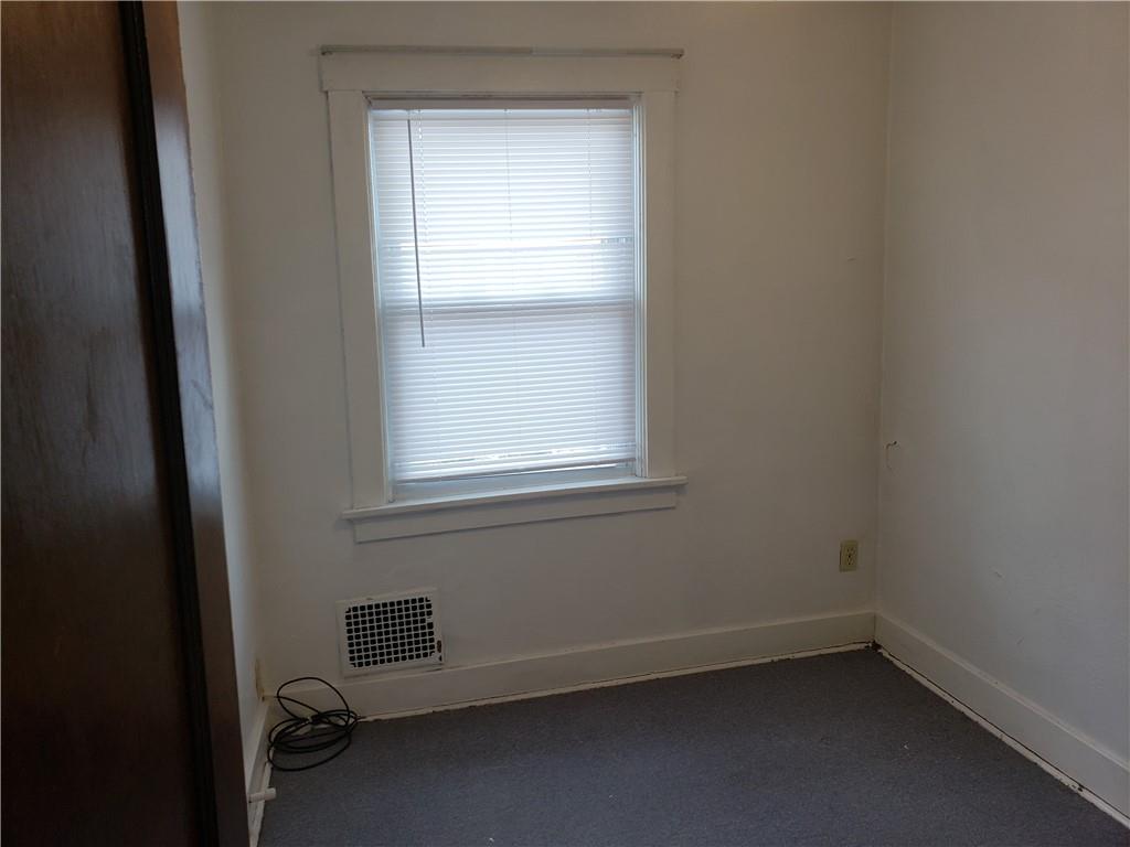 350 Coltart Avenue, Unit 2 Pittsburgh, PA 15213 - Photo 7 of 10 a room that has a window in it