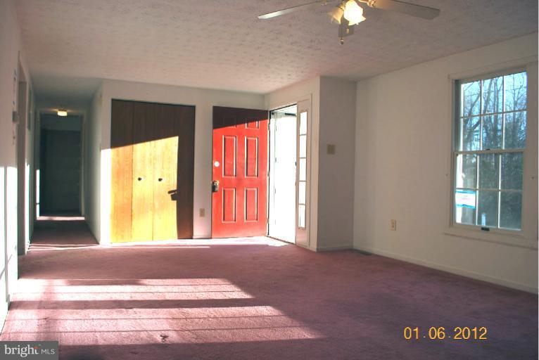 43500 Little Cliffs Road Hollywood, MD 20636 - Photo 27 of 30 Living Room