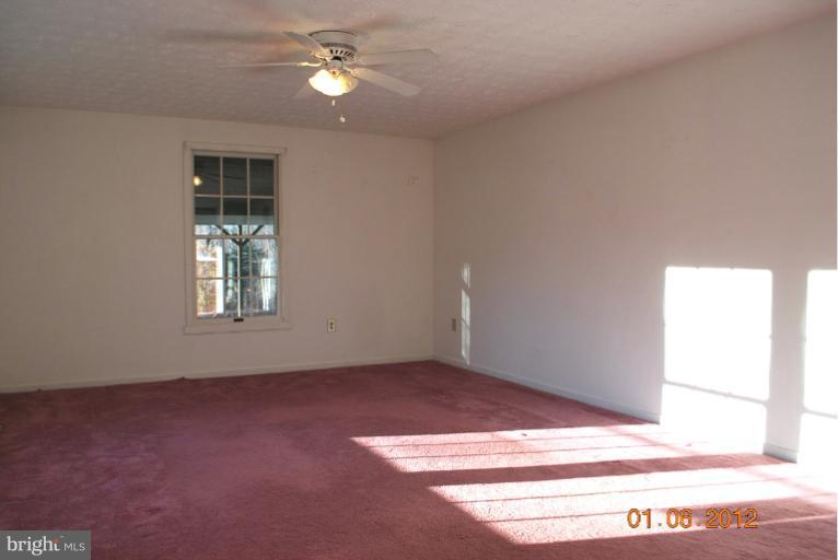 43500 Little Cliffs Road Hollywood, MD 20636 - Photo 9 of 30 Living Room