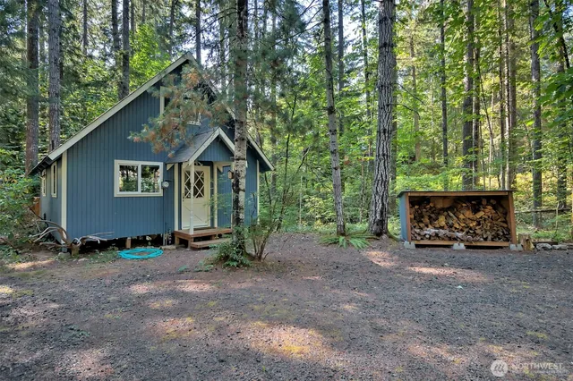 a view of an house with backyard space and balcony