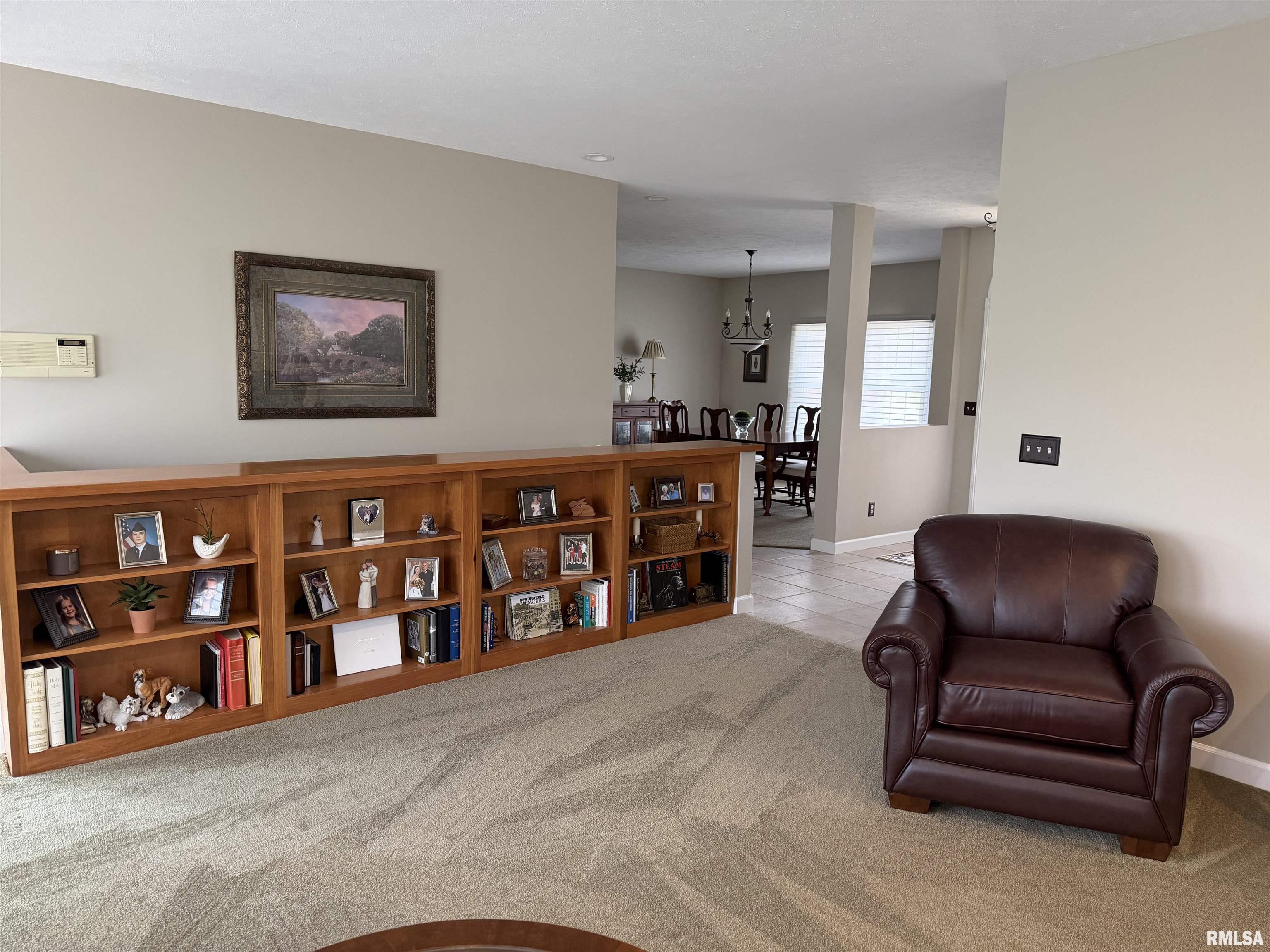 7528 Wentworth Drive Springfield, IL 62711 - Photo 4 of 31