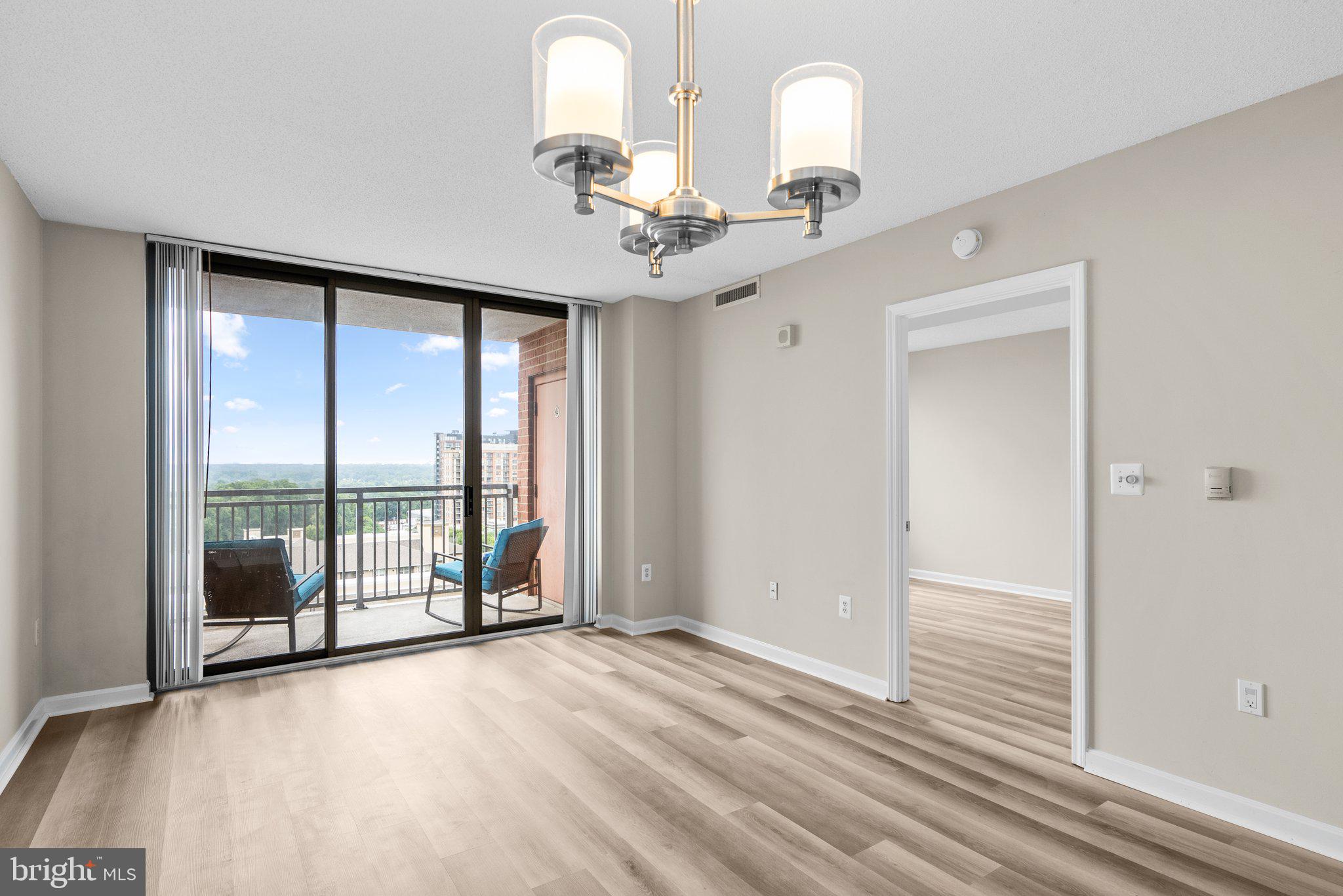 11710 Old Georgetown Road, Unit 910 Rockville, MD 20852 - Photo 12 of 47 Natural sunlight throughout!