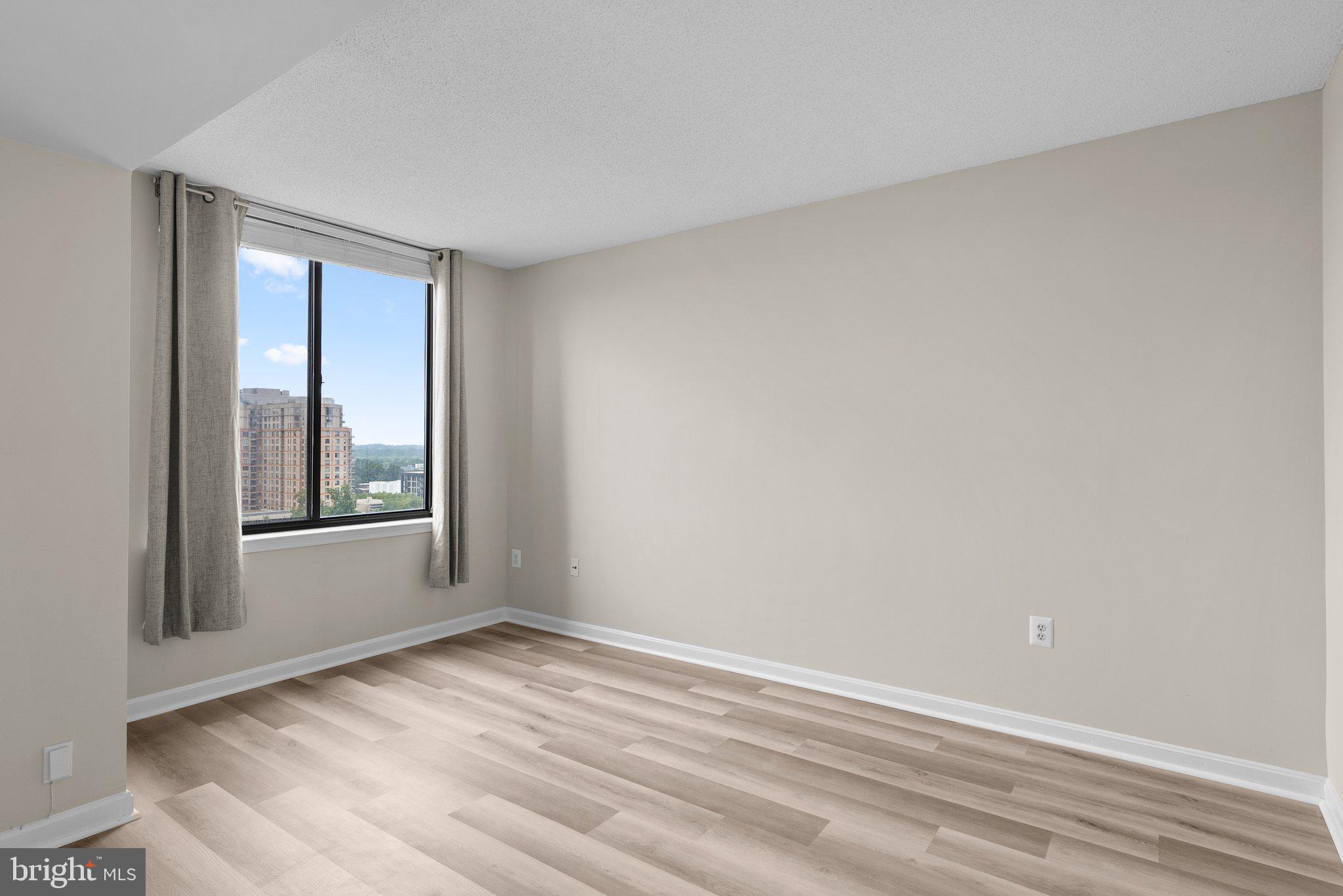 11710 Old Georgetown Road, Unit 910 Rockville, MD 20852 - Photo 16 of 47 Large bedroom