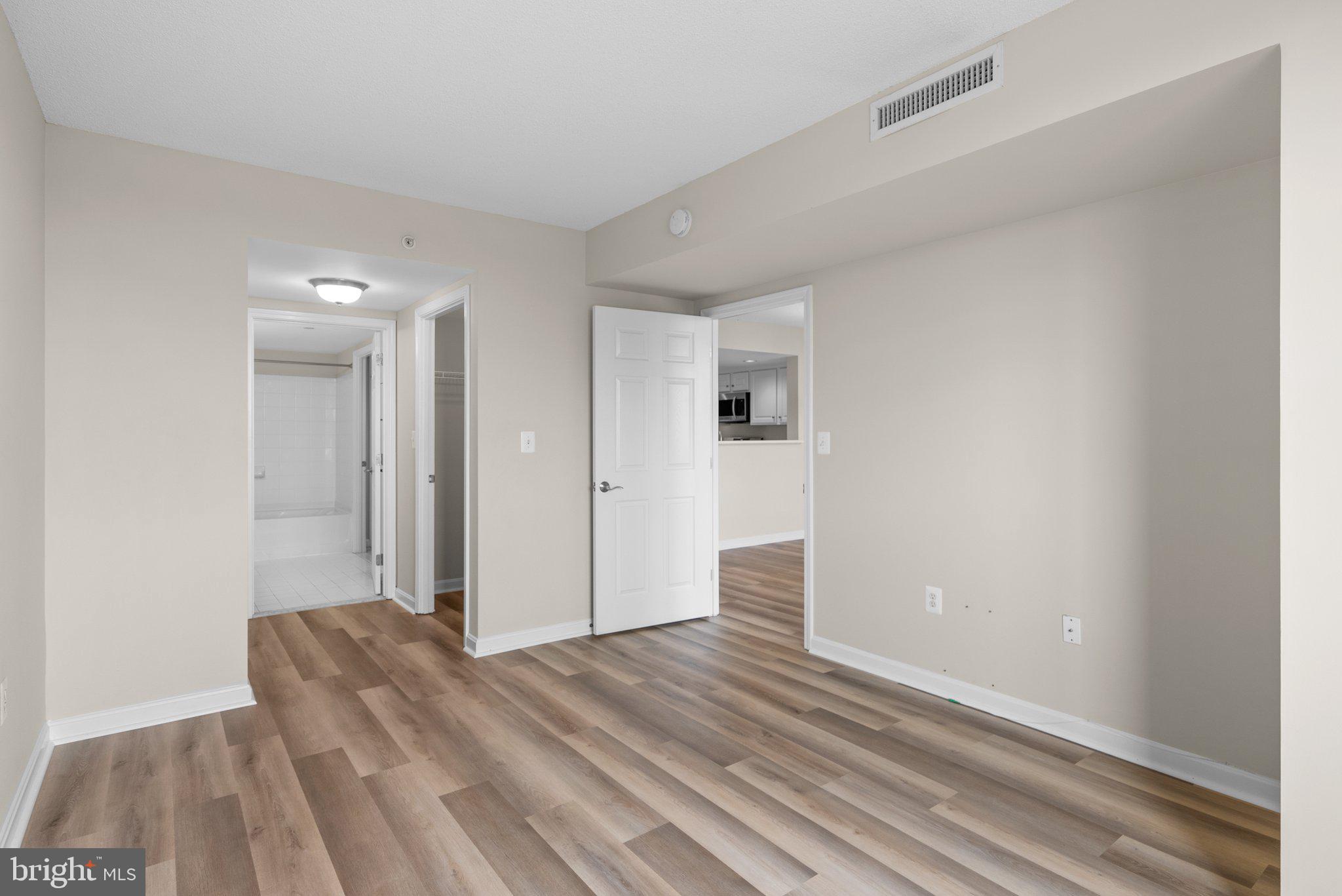 11710 Old Georgetown Road, Unit 910 Rockville, MD 20852 - Photo 18 of 47 Large bedroom