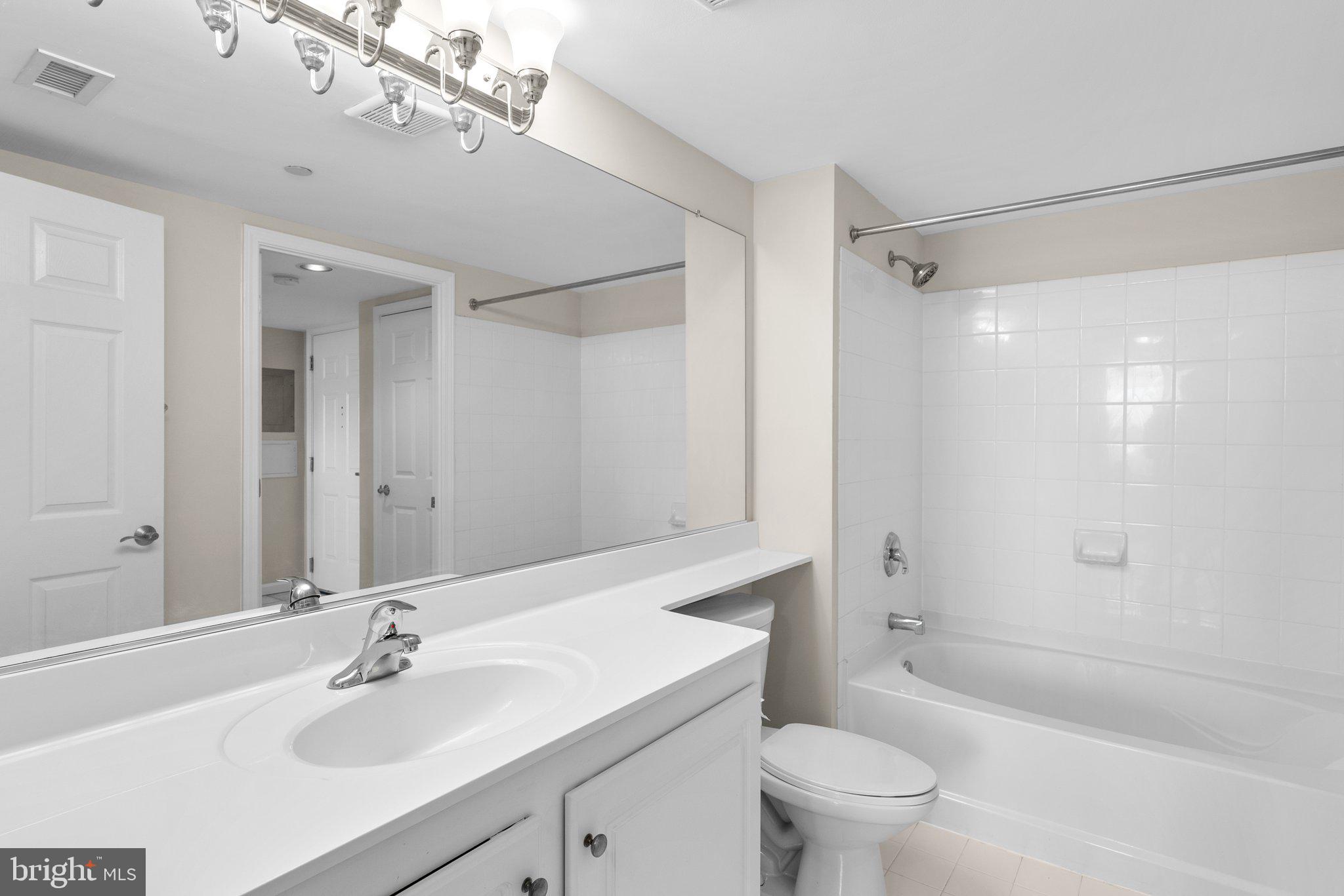 11710 Old Georgetown Road, Unit 910 Rockville, MD 20852 - Photo 21 of 47 Full Bath