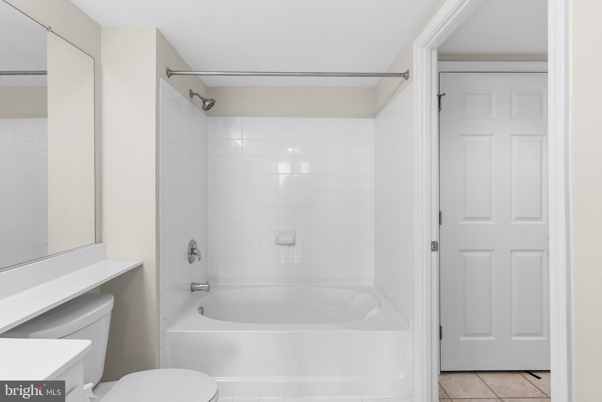 11710 Old Georgetown Road, Unit 910 Rockville, MD 20852 - Photo 22 of 47 Full Bath