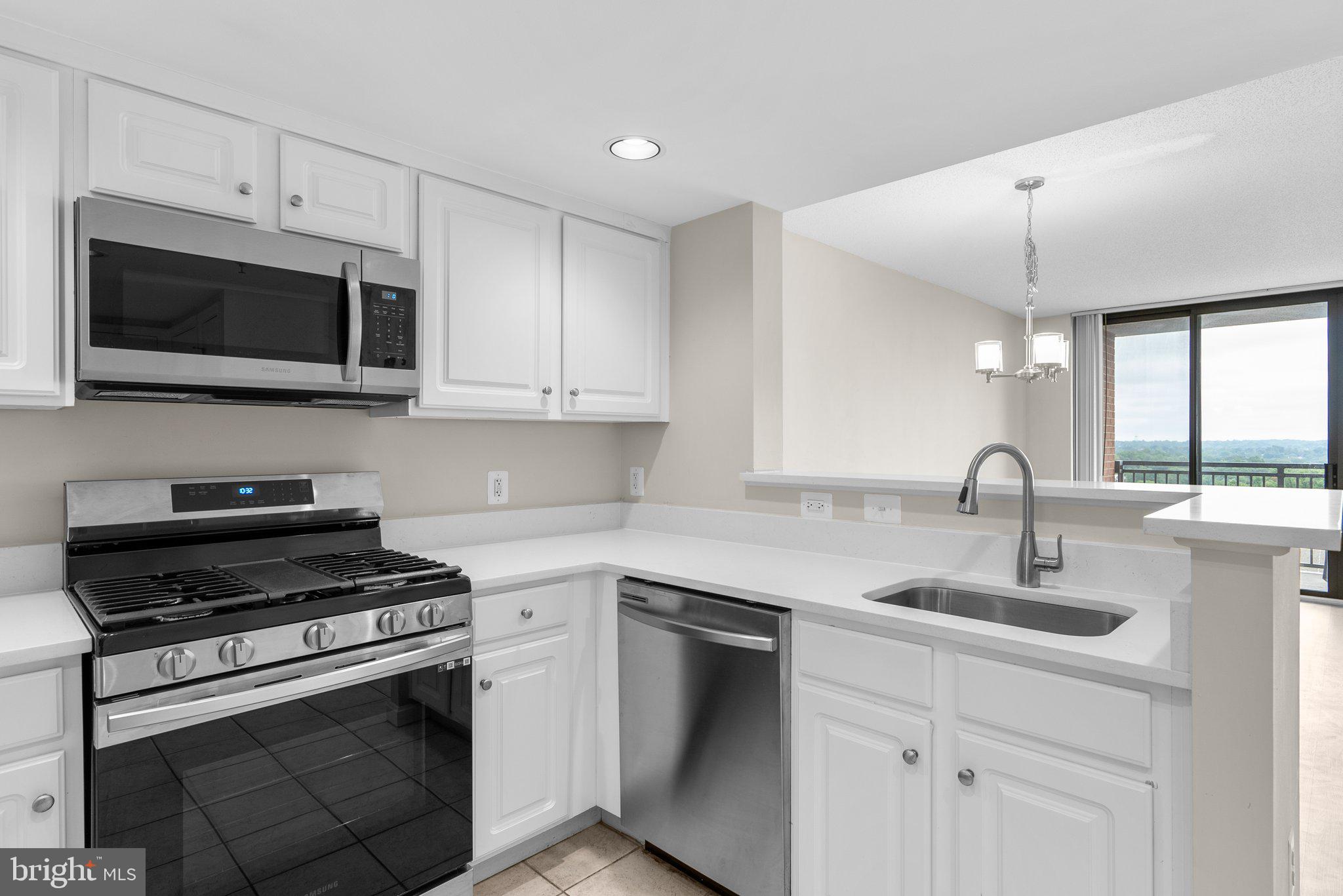 11710 Old Georgetown Road, Unit 910 Rockville, MD 20852 - Photo 8 of 47 Stainless steel appliances