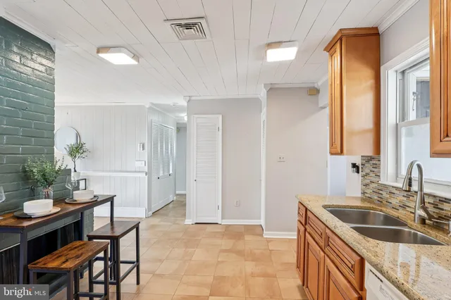 $425,000 | 11 Crimson King Lane, Levittown, PA 19055