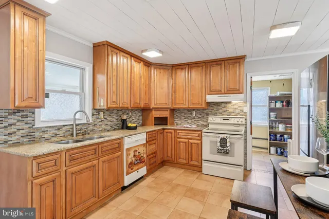 $439,900 | 11 Crimson King Lane, Levittown, PA 19055