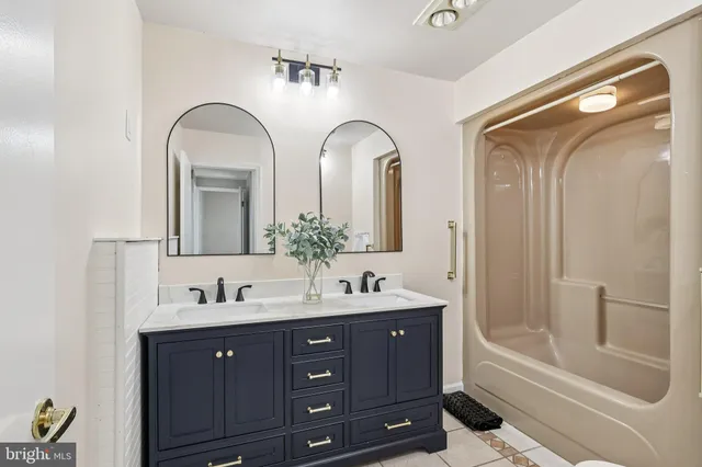 $439,900 | 11 Crimson King Lane, Levittown, PA 19055