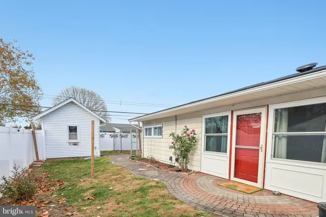 $425,000 | 11 Crimson King Lane, Levittown, PA 19055