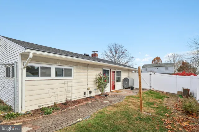 $425,000 | 11 Crimson King Lane, Levittown, PA 19055