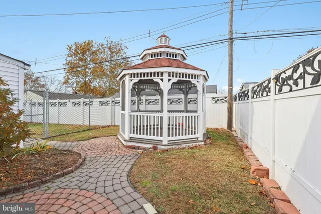 $425,000 | 11 Crimson King Lane, Levittown, PA 19055