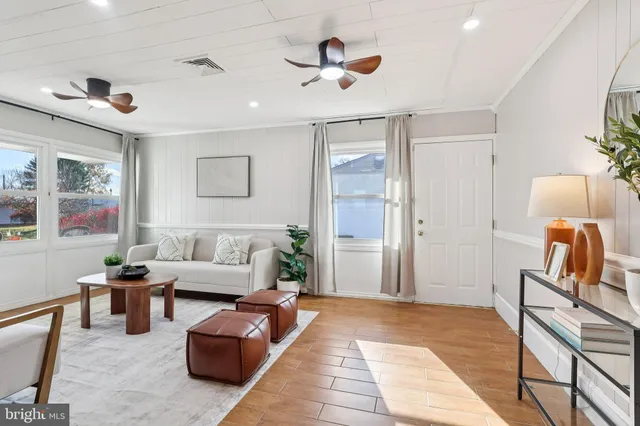 $425,000 | 11 Crimson King Lane, Levittown, PA 19055