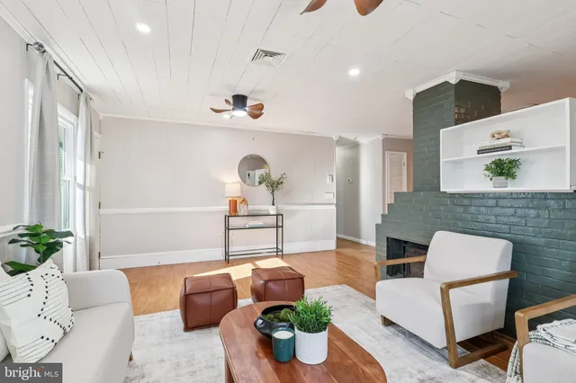 $425,000 | 11 Crimson King Lane, Levittown, PA 19055