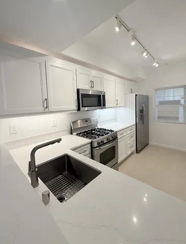 $698,000 | 313 Crescent Court, Brisbane, CA 94005