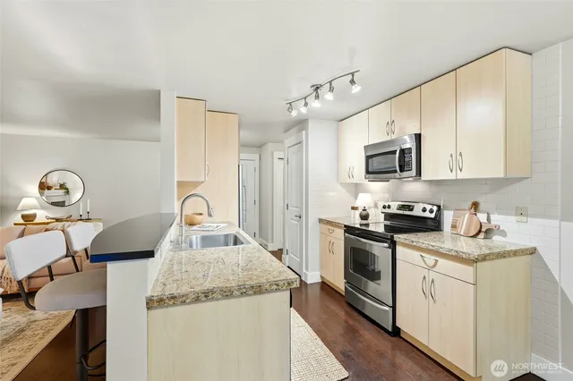 $380,000 | 22910 90th Avenue West, Unit D105, Edmonds, WA 98026