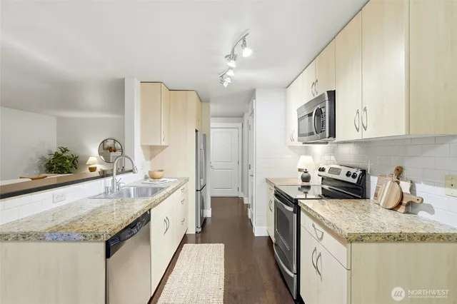 $380,000 | 22910 90th Avenue West, Unit D105, Edmonds, WA 98026