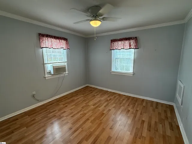 $95,000 | 120 Russell Street, Laurens, SC 29360