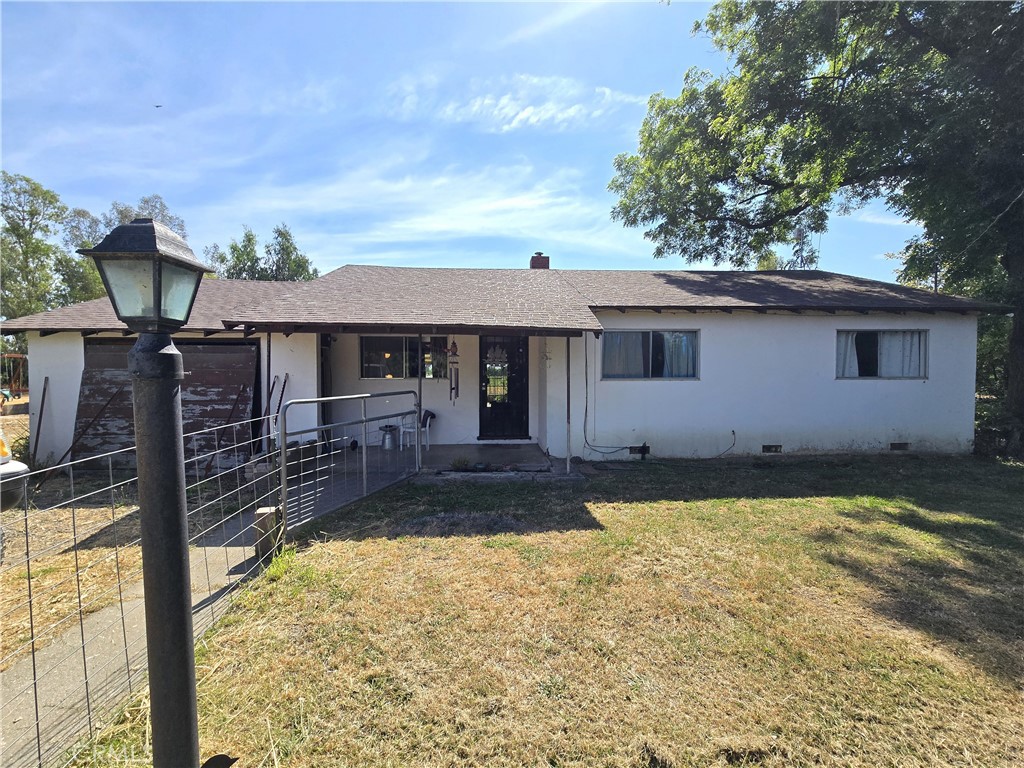 4204 County Road South Orland, CA 95963 - Photo 1 of 1 a front view of a house with garden