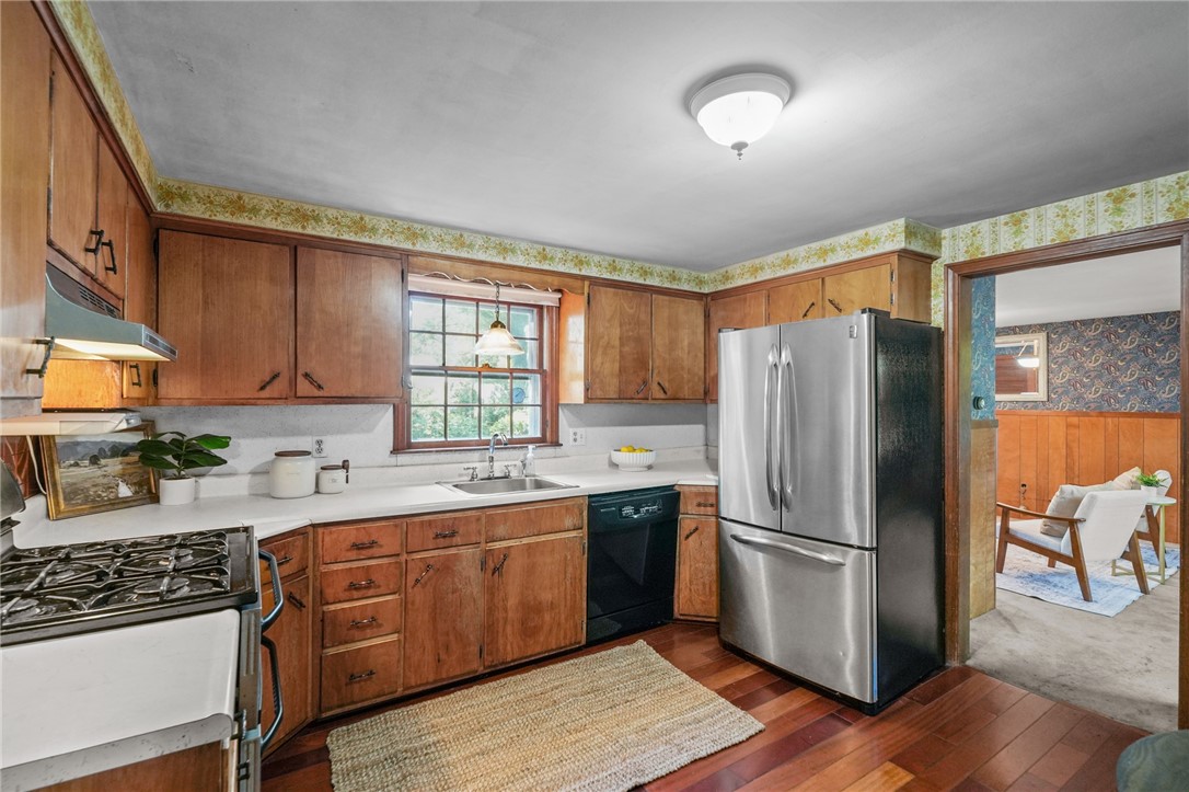 6 Lafayette Road Barrington, RI 02806 - Photo 12 of 40