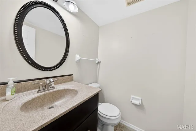 $250,000 | 1450 Whispering Creek Drive, Ballwin, MO 63021