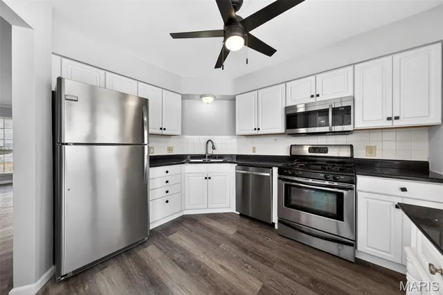 $250,000 | 1450 Whispering Creek Drive, Ballwin, MO 63021