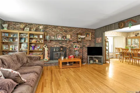 $1,699,000 | 270 Frost Pond Road, Glen Head, NY 11545