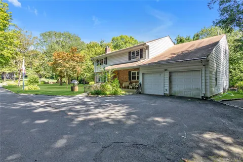 $1,699,000 | 270 Frost Pond Road, Glen Head, NY 11545
