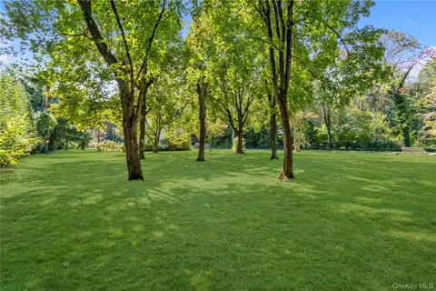 $1,699,000 | 270 Frost Pond Road, Glen Head, NY 11545