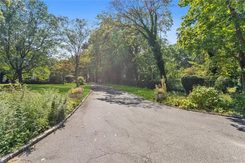 $1,699,000 | 270 Frost Pond Road, Glen Head, NY 11545