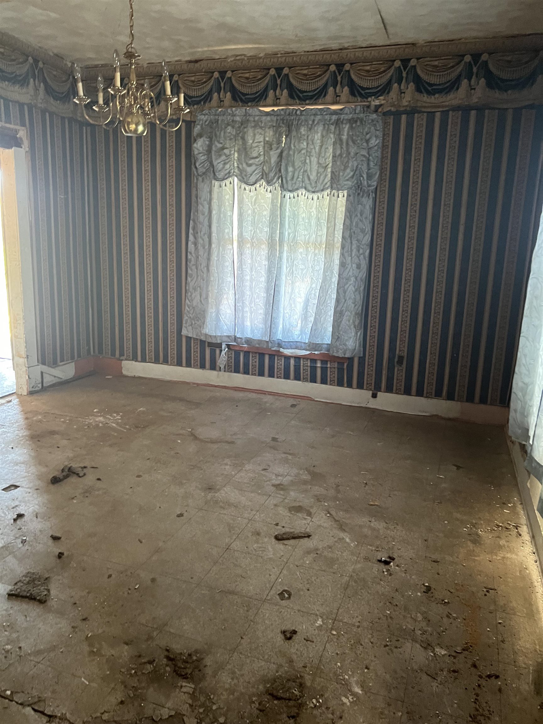 1211 Sylvan Street Memphis, TN 38107 - Photo 12 of 19 a view of a room with a window