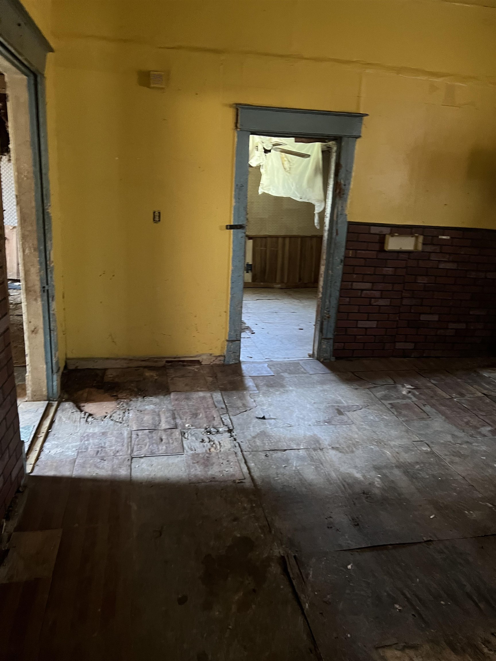 1211 Sylvan Street Memphis, TN 38107 - Photo 13 of 19 a bedroom with a bed and a window