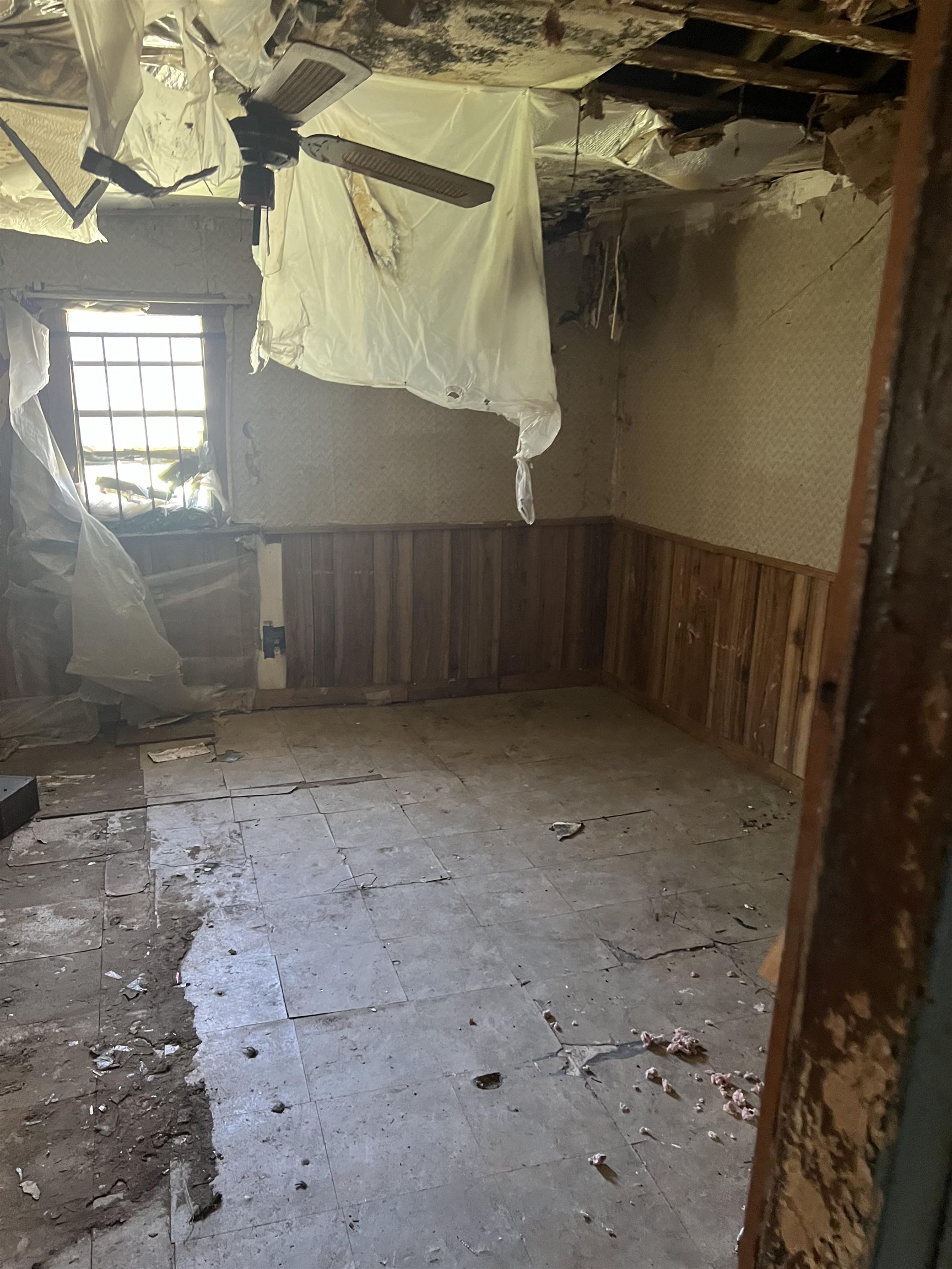 1211 Sylvan Street Memphis, TN 38107 - Photo 10 of 19 a view of walk in closet