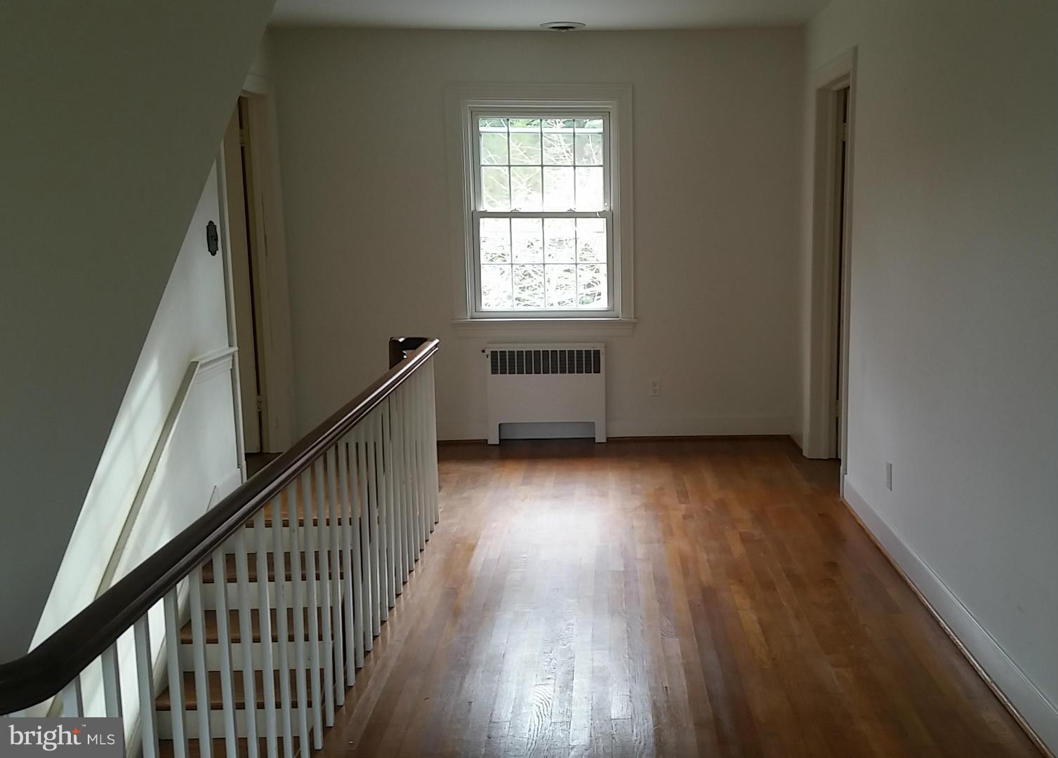 186 Rectory Road Montross, VA 22520 - Photo 16 of 20 center hall upstairs