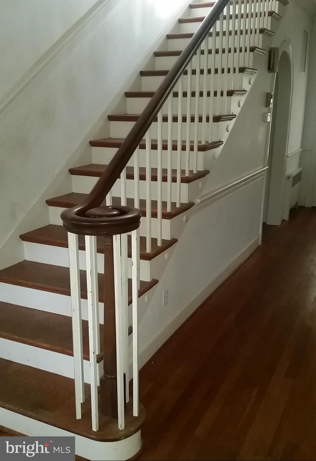 186 Rectory Road Montross, VA 22520 - Photo 6 of 20 Center Hall staircase detailing
