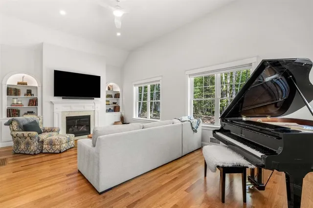 $1,195,000 | 131 Exeter Road, North Hampton, NH 03862