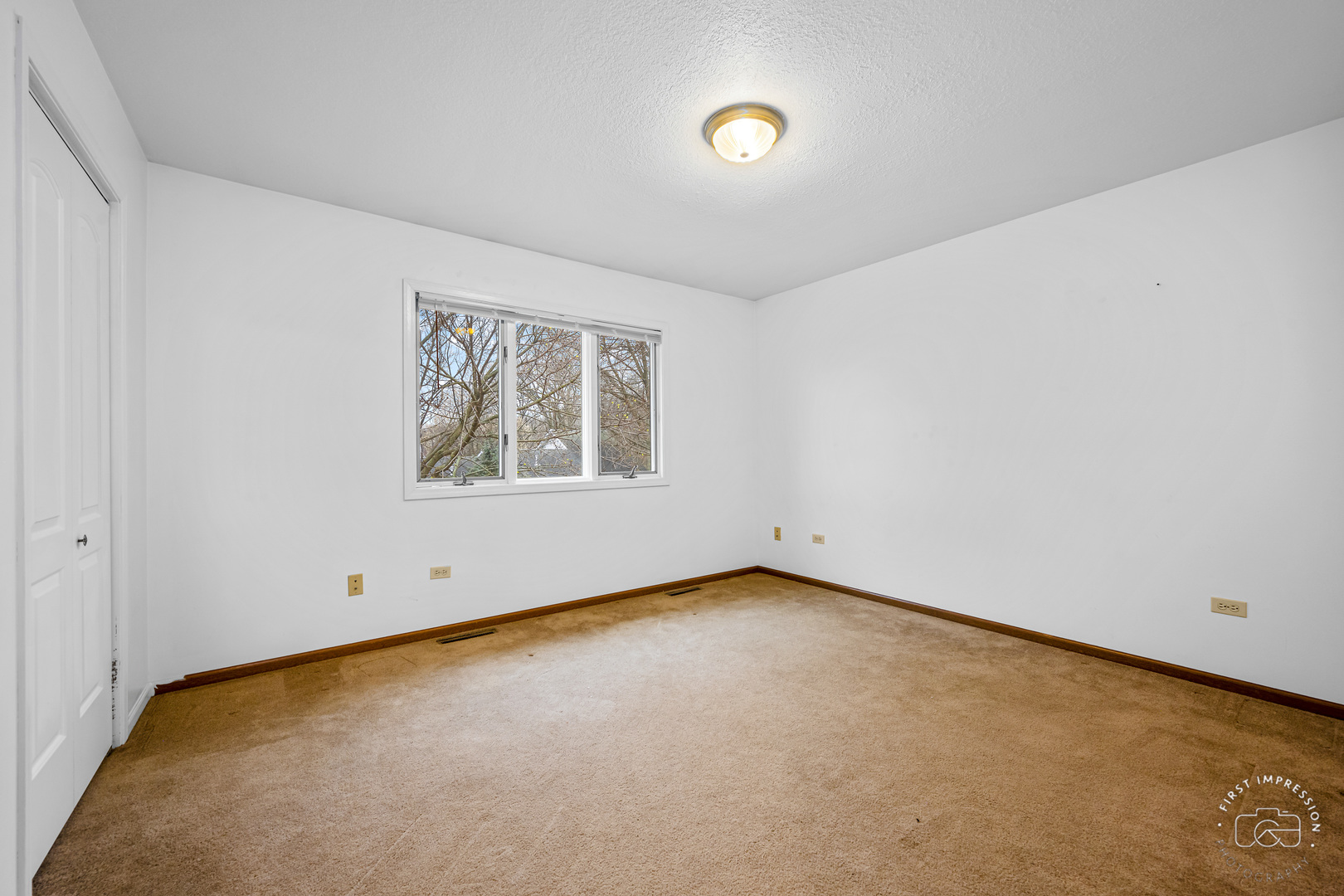 408 Grande Drive, Unit A Minooka, IL 60447 - Photo 14 of 20 an empty room with a window