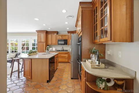 $1,549,000 | 10325 Avenida Magnifica, San Diego, CA 92131
