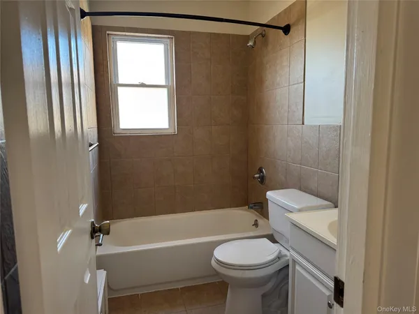 $2,500 | 229 North Middletown Road, Unit G, Pearl River, NY 10965