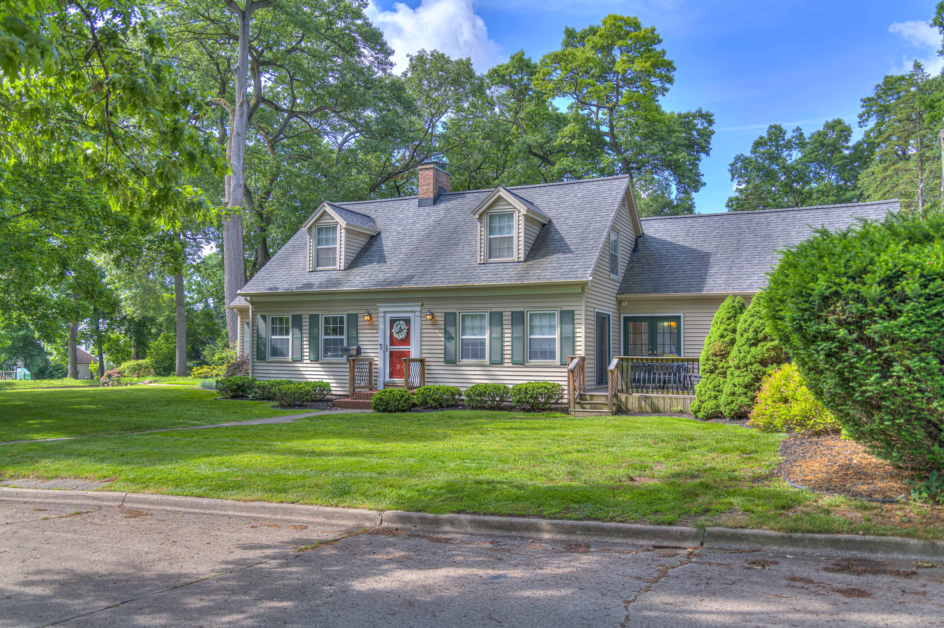 903 Brighton Road Jackson, MI 49203 - Photo 2 of 32 903 Brighton 04