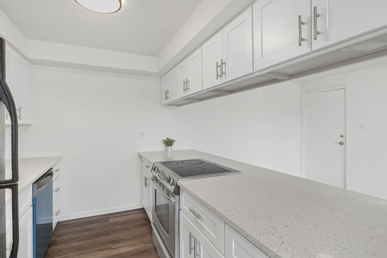 917 South 8th Avenue, Unit 9 La Grange, IL 60525 - Photo 7 of 15 a kitchen with a sink and cabinets