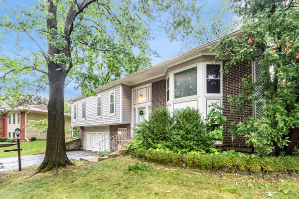 $384,900 | 143 Camelot Way, Bolingbrook, IL 60440