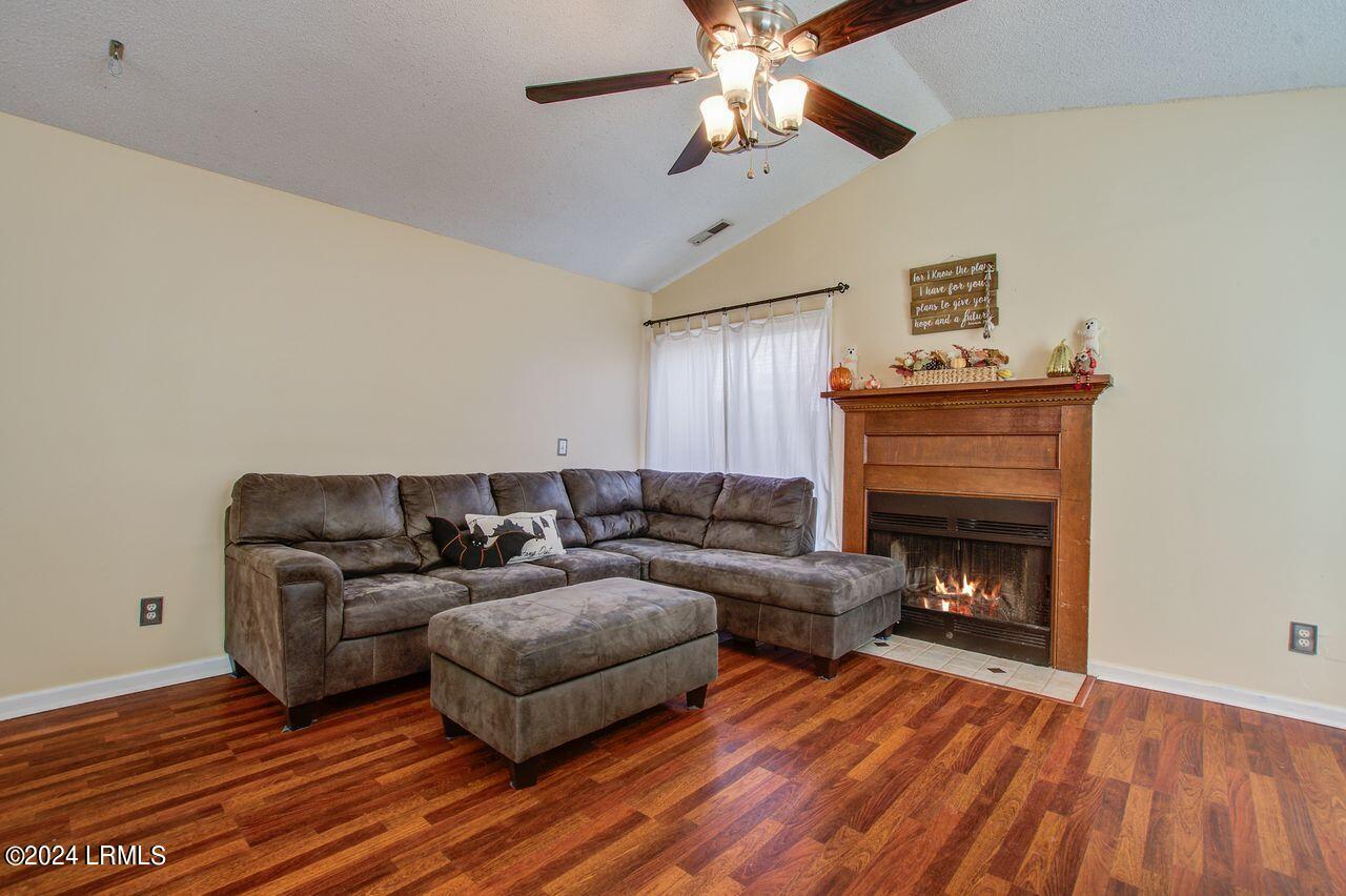 9518 One Notch Road Ladson, SC 29456 - Photo 8 of 34 Family Room
