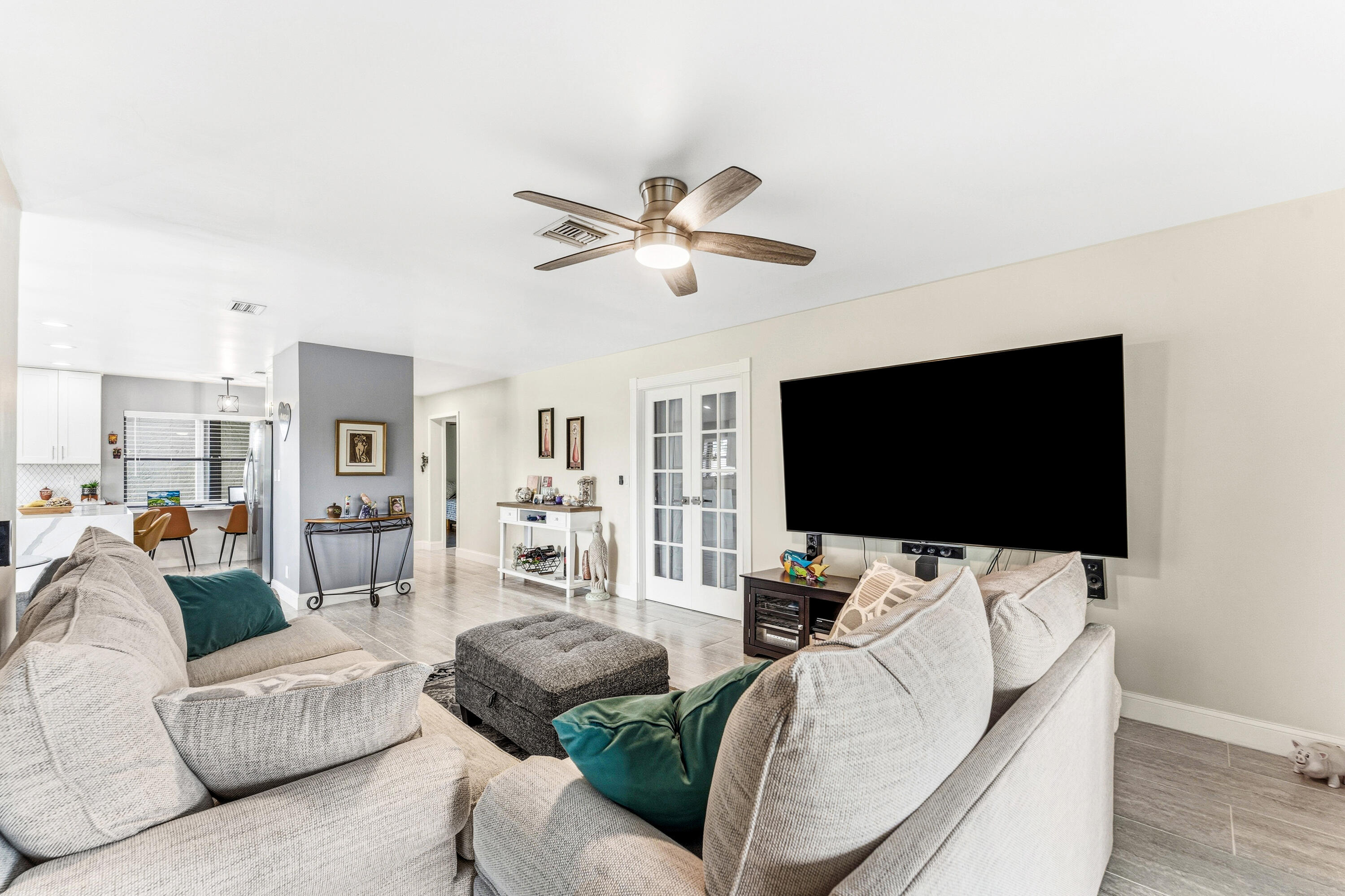 2601 Northwest 10th Street Delray Beach, FL 33445 - Photo 23 of 48 Living 3