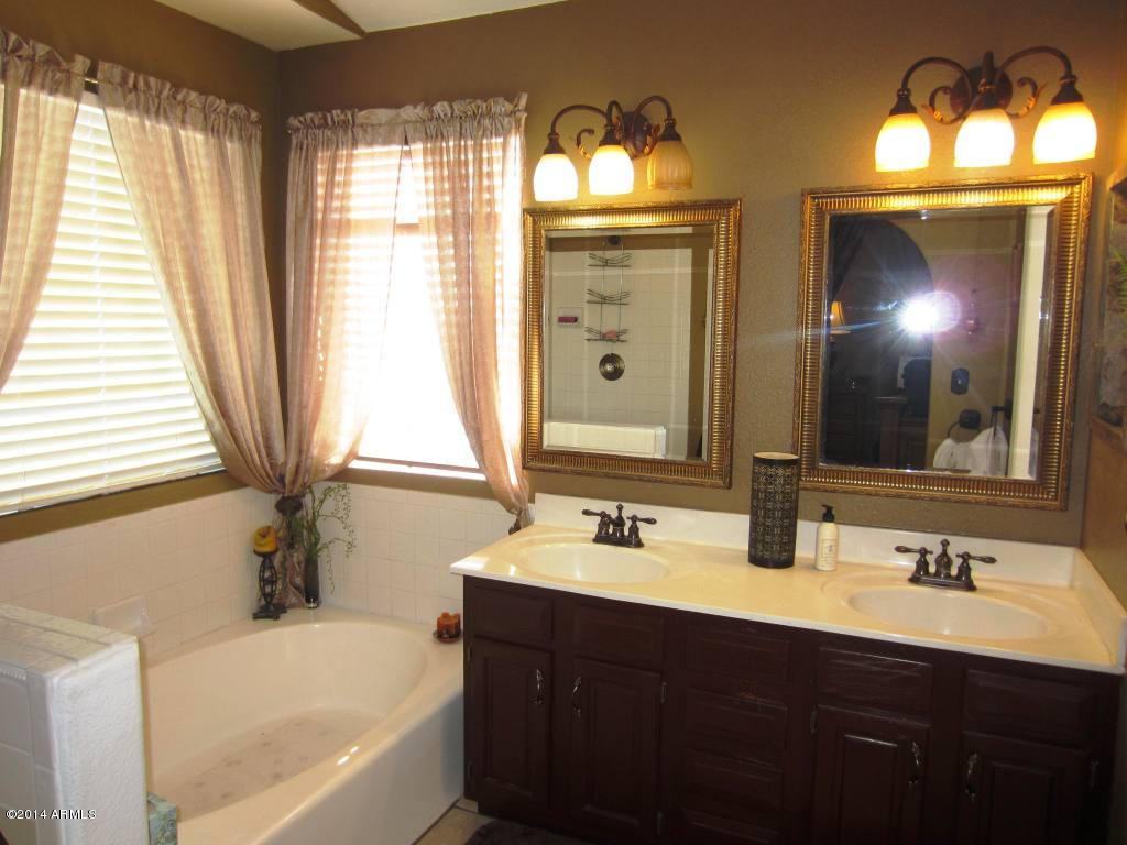 4229 East Frye Road Phoenix, AZ 85048 - Photo 14 of 33 4229 E FRYE RD Butler 011